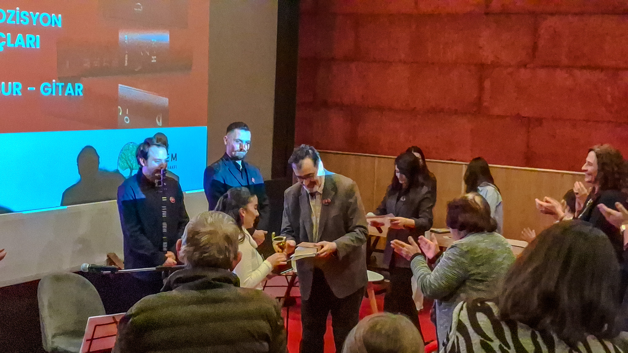 İlhan Ayverdi İzinde Türkçe